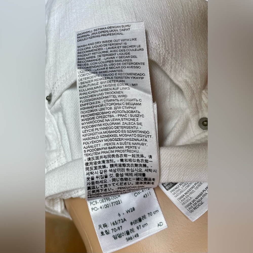 Worn once!🤩Levis!😎white denim shorts! size–6/w-28 - Picture 9 of 10
